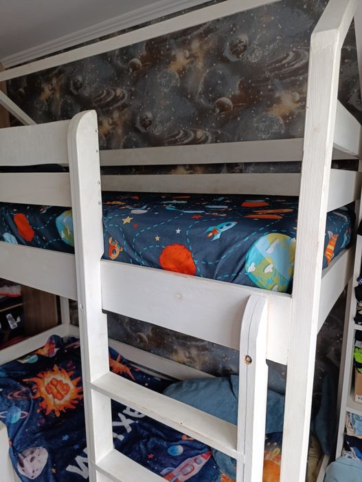 Кровать двухъярусная, дерево