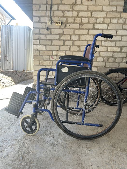 коляска между комнатные