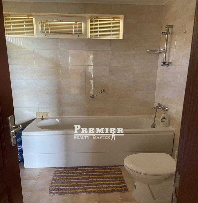 Предлагаме за продажба двуетажна къща в село Горица