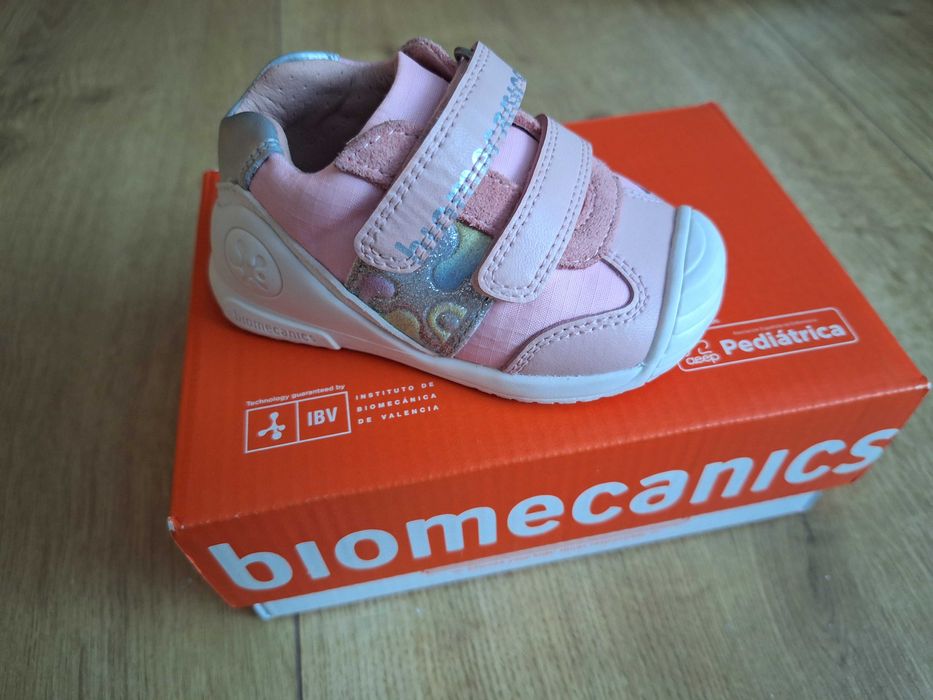 Pantofi fete Biomecanics marimea 19 - roz