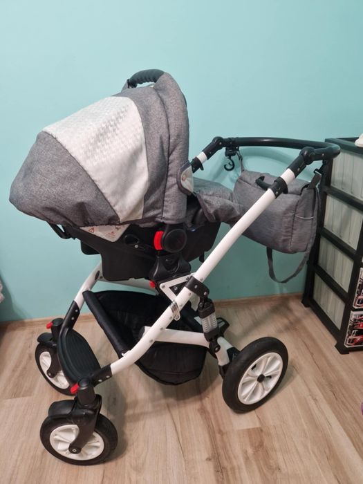 Бебешка количка Lorelli mia-сива 3в1 въздушни гуми