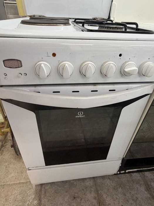 Готварска комбинирана печка indesit