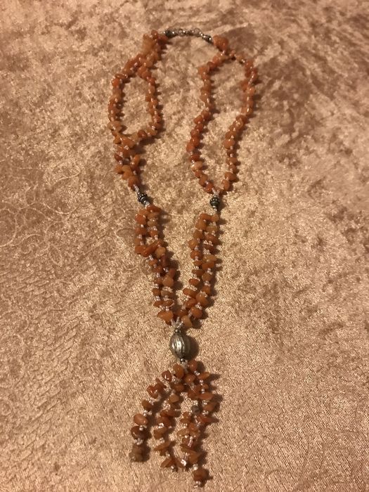 Колиета от естествени камъни