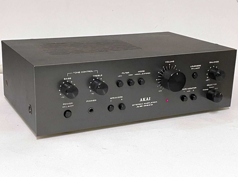 Стерео усилвател AKAI AM-2200