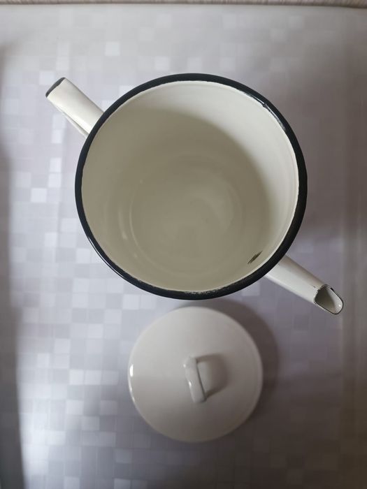 Продам эмалированный чайник