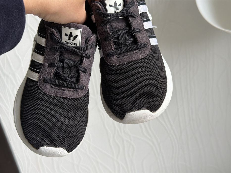 Кроссовки adidas оригинал 25р