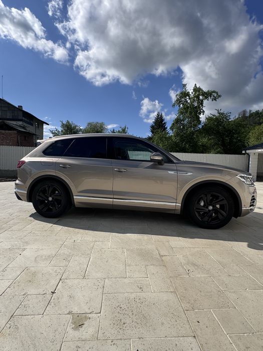 VW Touareg 3.0 V6 4x4 | HUD | Ventilate | Panoramic | Full Option |