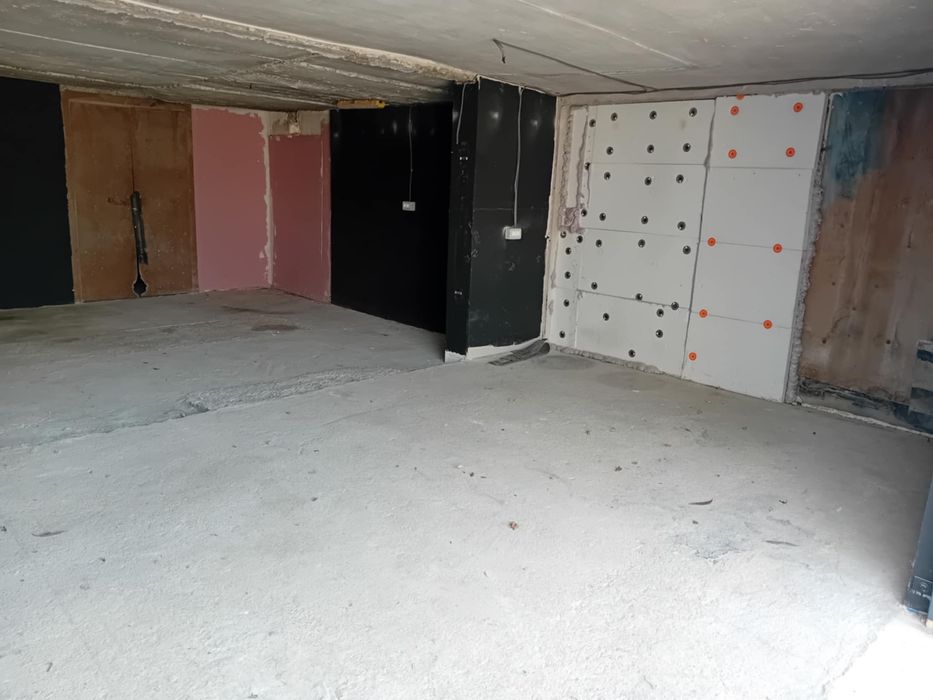 Garaj cu sup.30m2 + curte cu acces auto