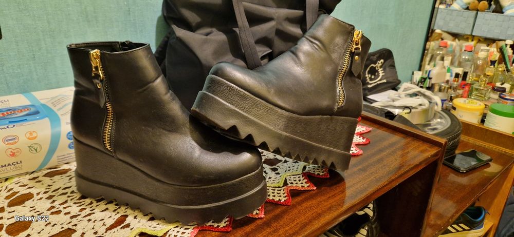 Дамски боти на платформа