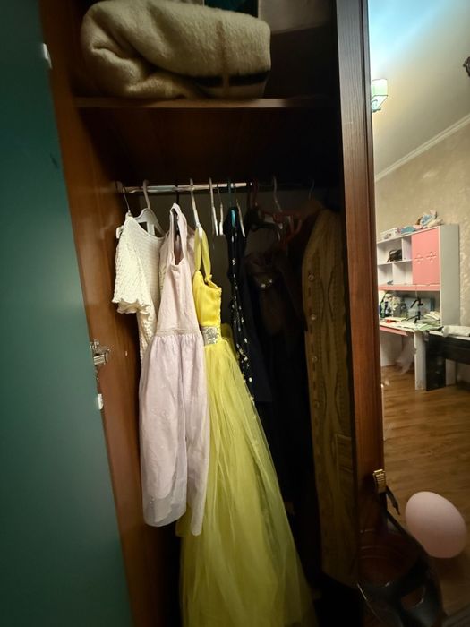 Продается шкаф платяной