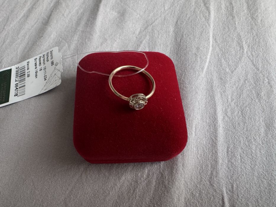 Продам кольцо новая золотая