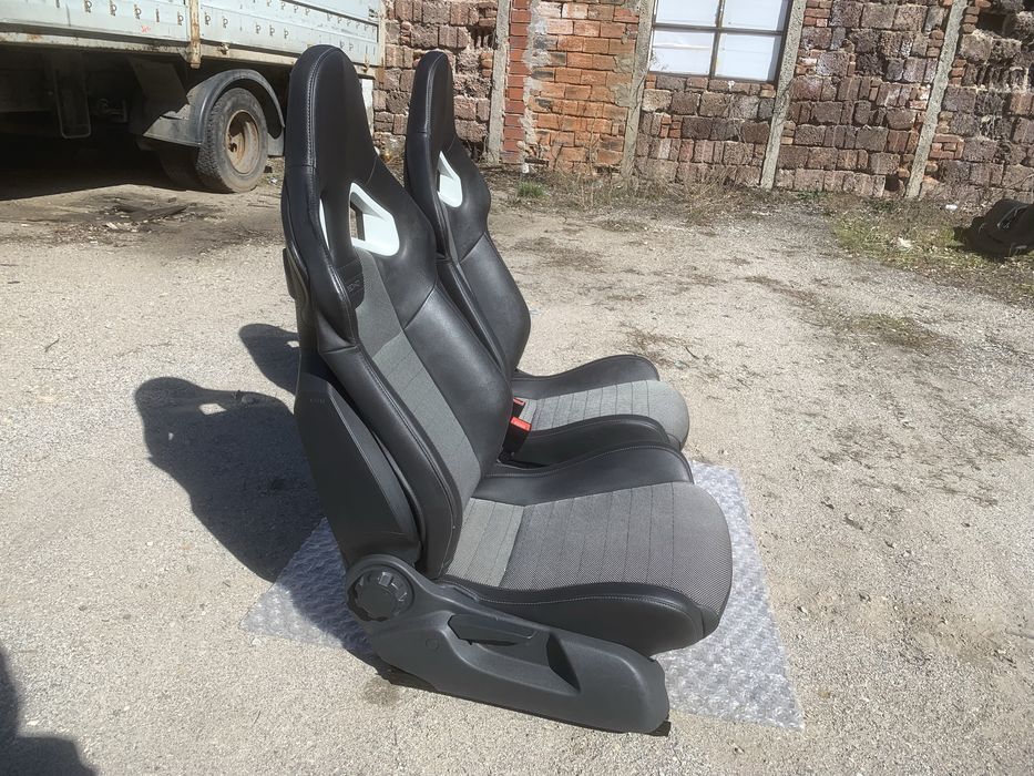 Recaro Bucket Seats за Golf 5 R32/GTI