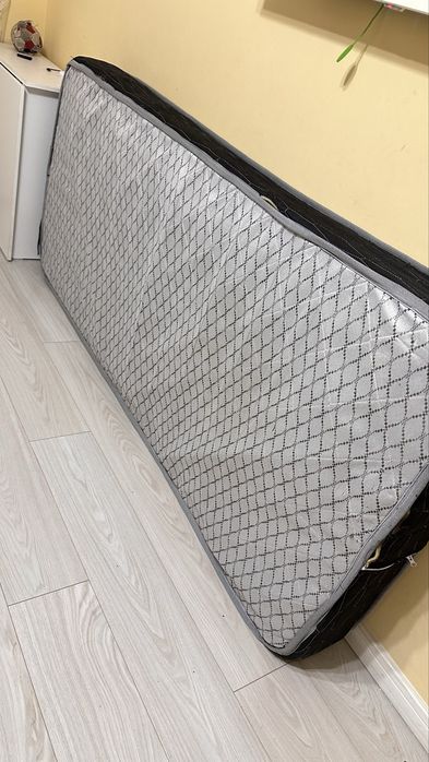 Матрас 200*90 в хорогем состоянии