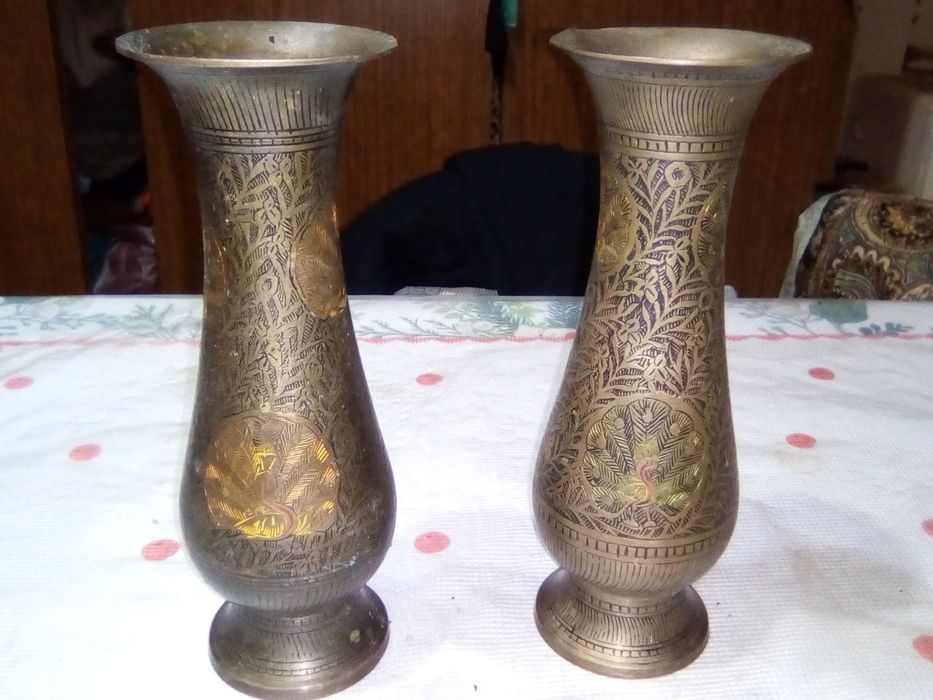 Вазы индия ресунок один цвета разные