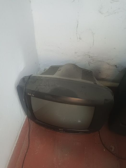 Телевизор LG цветной