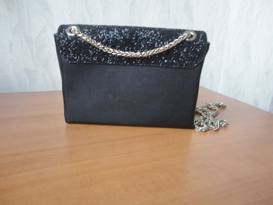 Guess/оригинална малка чантичка