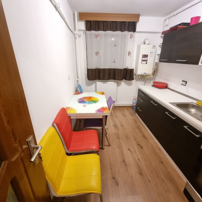 Vând Apartment 2 camere  decomandat zona casa de cultura