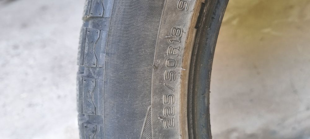Продам зимние шины 225/50/18