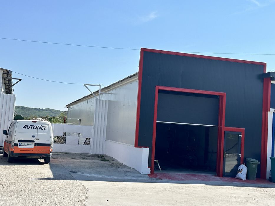 Hala 220 mp de închiriat plus curte