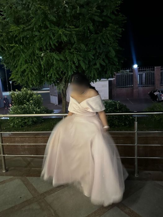 Платье вечернее продается