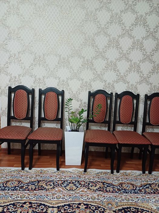 Стол со стульями