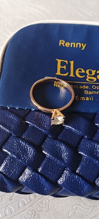 Кольцо с бриллиантом