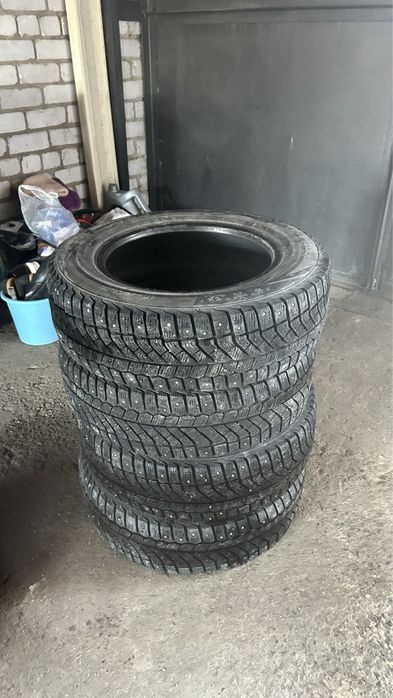Продам 4 шины viatti (зимние)