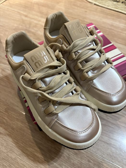 Новые кроссовки женские