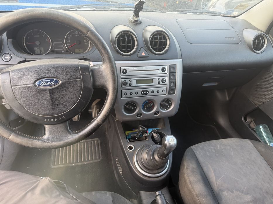 Продавам ford fiesta