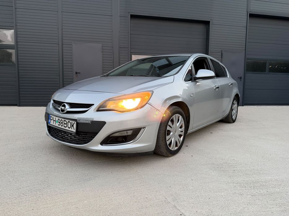 Opel Astra J 2013 1.6benzina + Gpl Avariat
