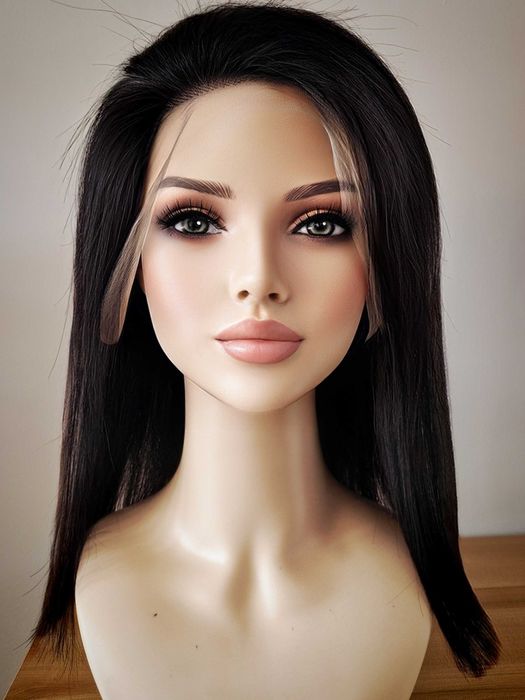 Естествена бразилска черна перука 40 см с Lace Front 13×4 – елегантност и естествен вид