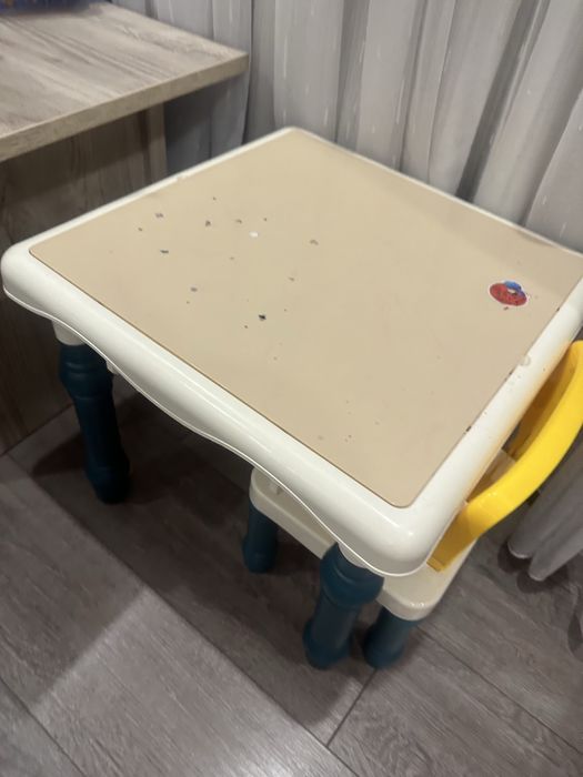 Стол для игры с конструктором 121 элемент+1 стул