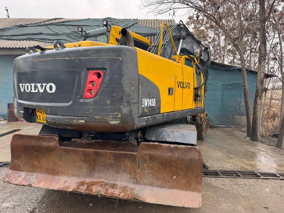 Ekskavator sotiladi, Volvo 145
