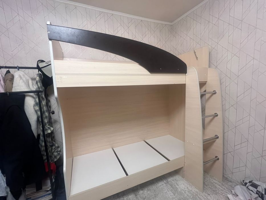 Продам двухярусную кровать