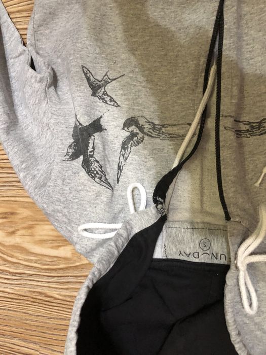 Продаются спорт. костюм и две маечки.