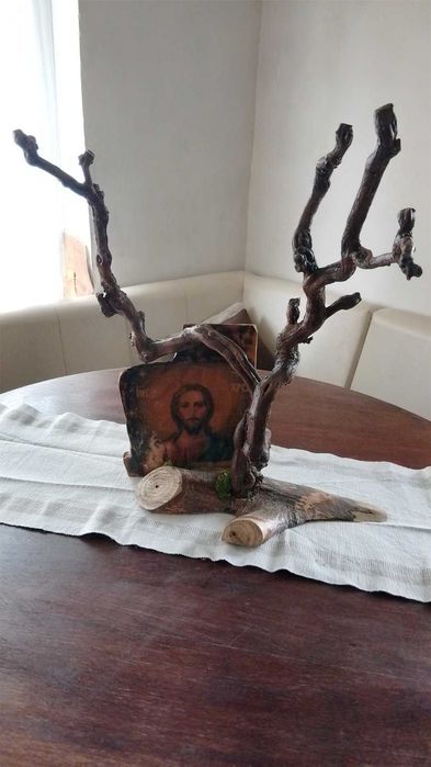 Икони от дървесината на дървото пауловния.