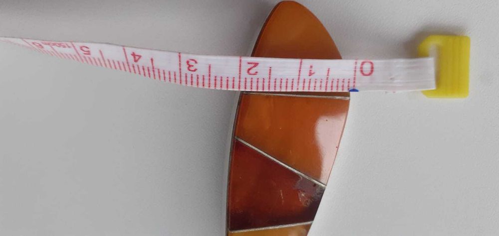 Янтарная брошь в металлическом корпусе - сакта