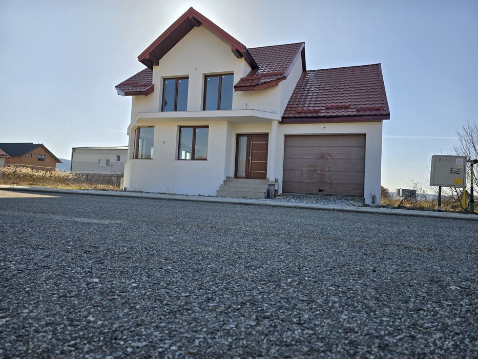 Vând casă Parter+Mansarda Finisata