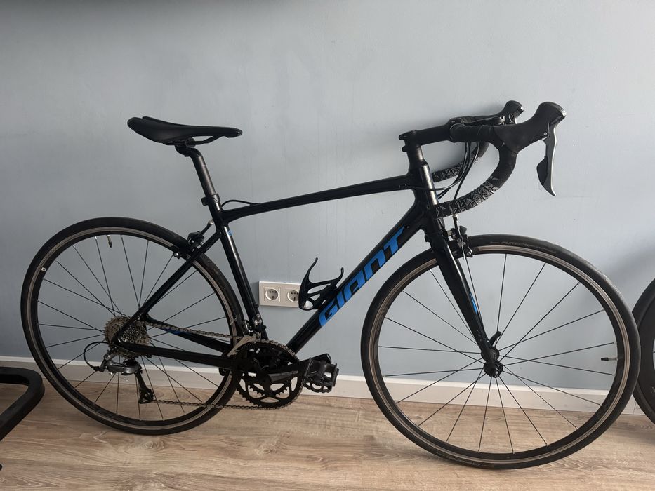 Продам шоссейный велосипед Giant Contend 3