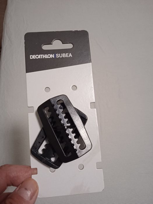 Продавам два броя токи за фиксиране на тежести за колан.