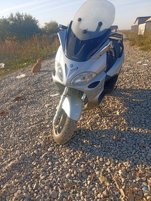 Vând Piaggio X9 500i