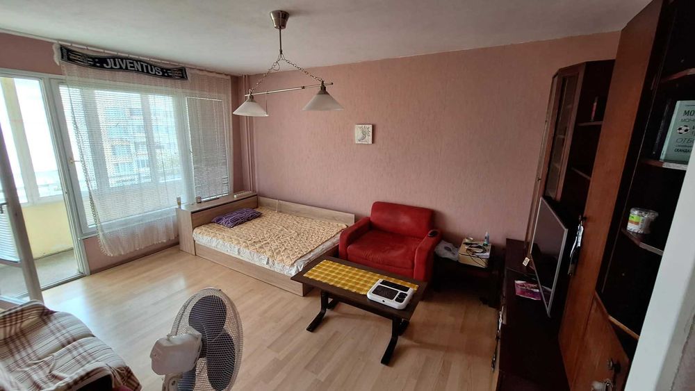 продава гарсониера на ул. „Битоля", кв. „Бели брези", гр. София