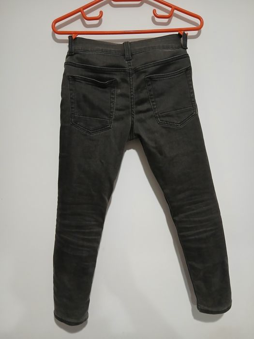 Pantaloni blugi C&A copii 8-10 ani stare perfecta.
Dimensiuni
- c