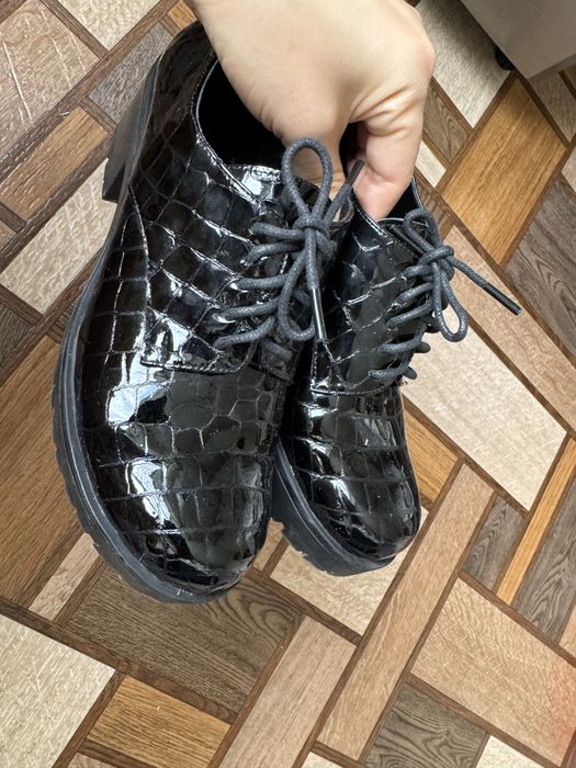 Продам ботинки женские