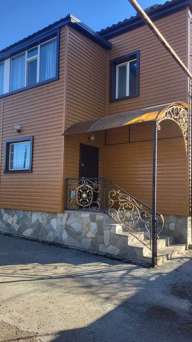 Продам 2х этажный коттедж в Центре города