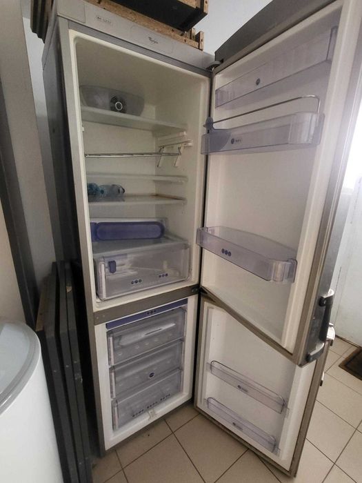 Продавам неработещ хладилник с фризер Whirlpool ARC 4190/IX -  Инокс за части или ремонт в София.