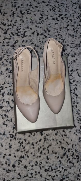 Pantofi lacuiti crem