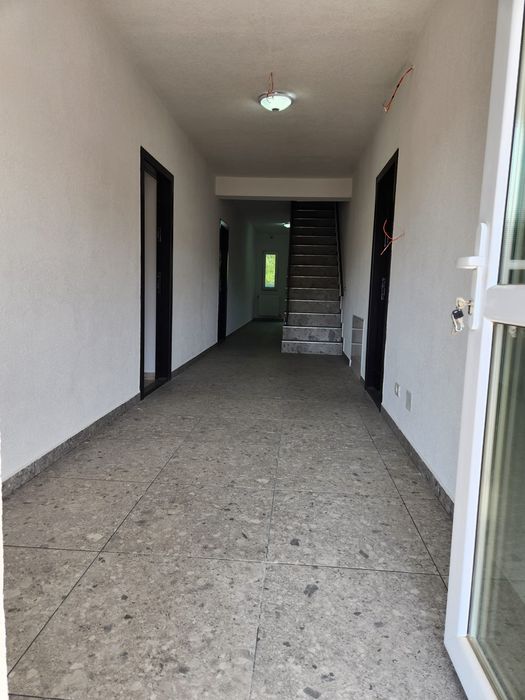 Închiriez clădire / casă / pensiune