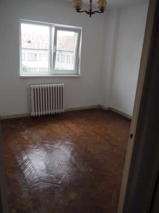 Apartament cu 3 camere de vânzare, în zonă foarte bună din Aiud