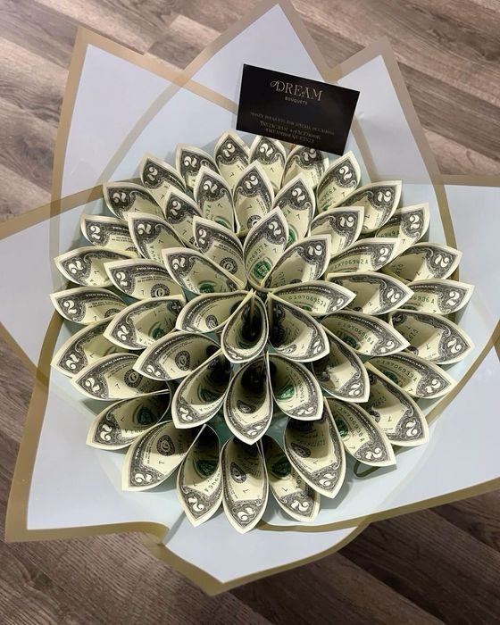 Денежный букет доллары